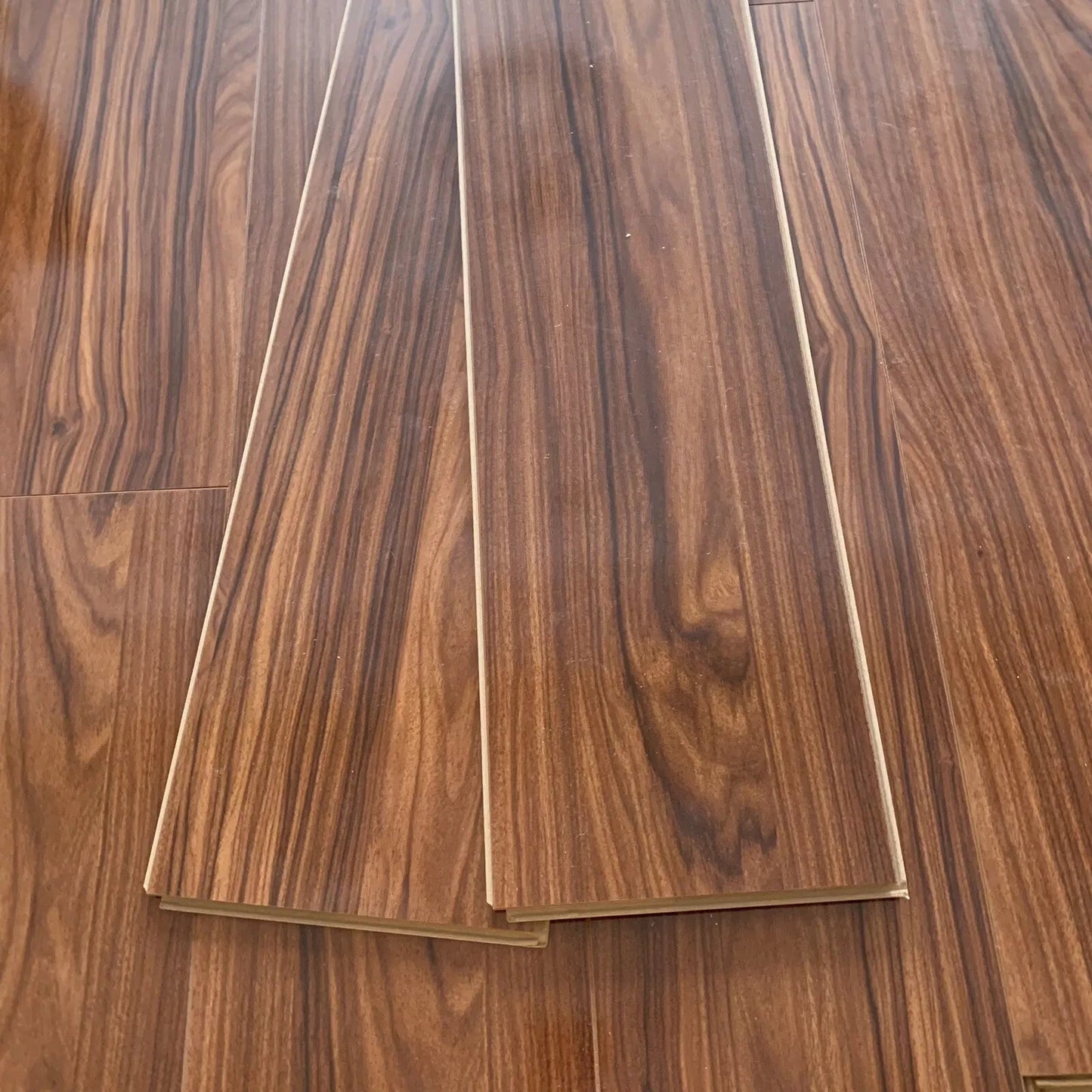 high-gloss-venetian-8mm-laminate-flooring-12