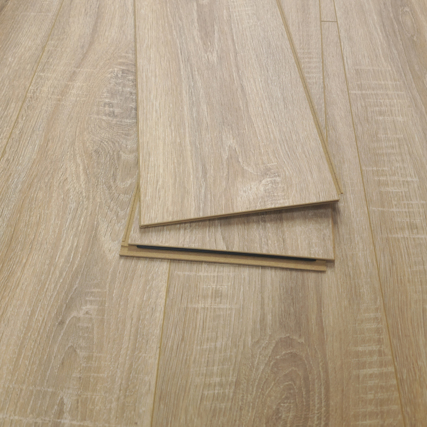 Waterproof Luxury Caramel Oak 8mm Laminate Flooring