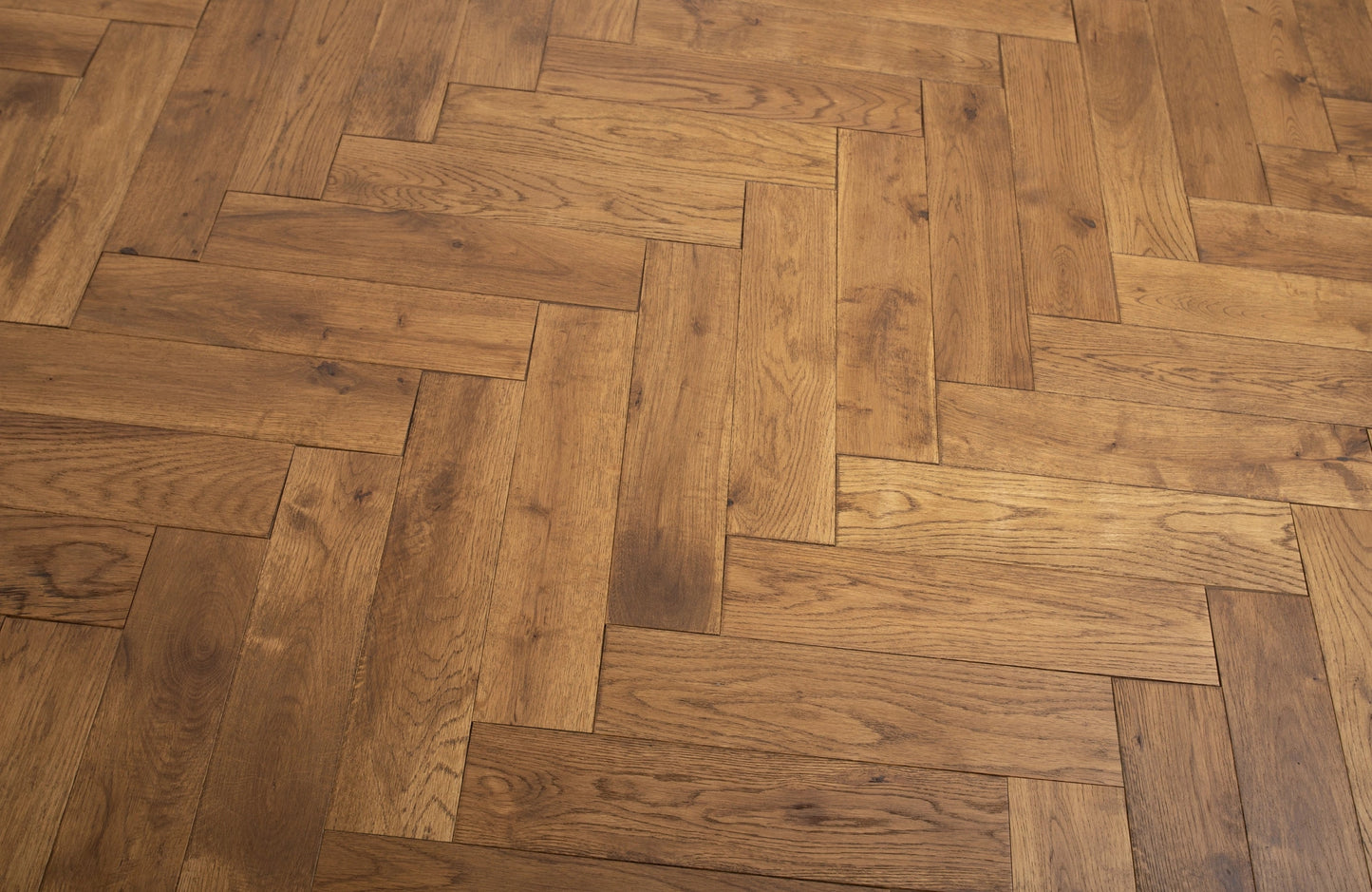 lunara-timber-solid-oak-herringbone-flooring-5