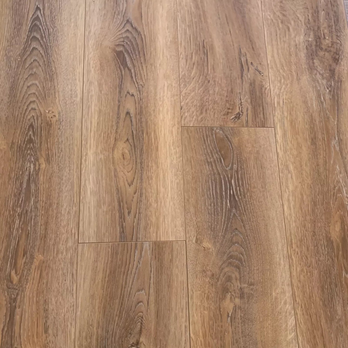 High Gloss Barrel Oak 8mm Laminate Flooring