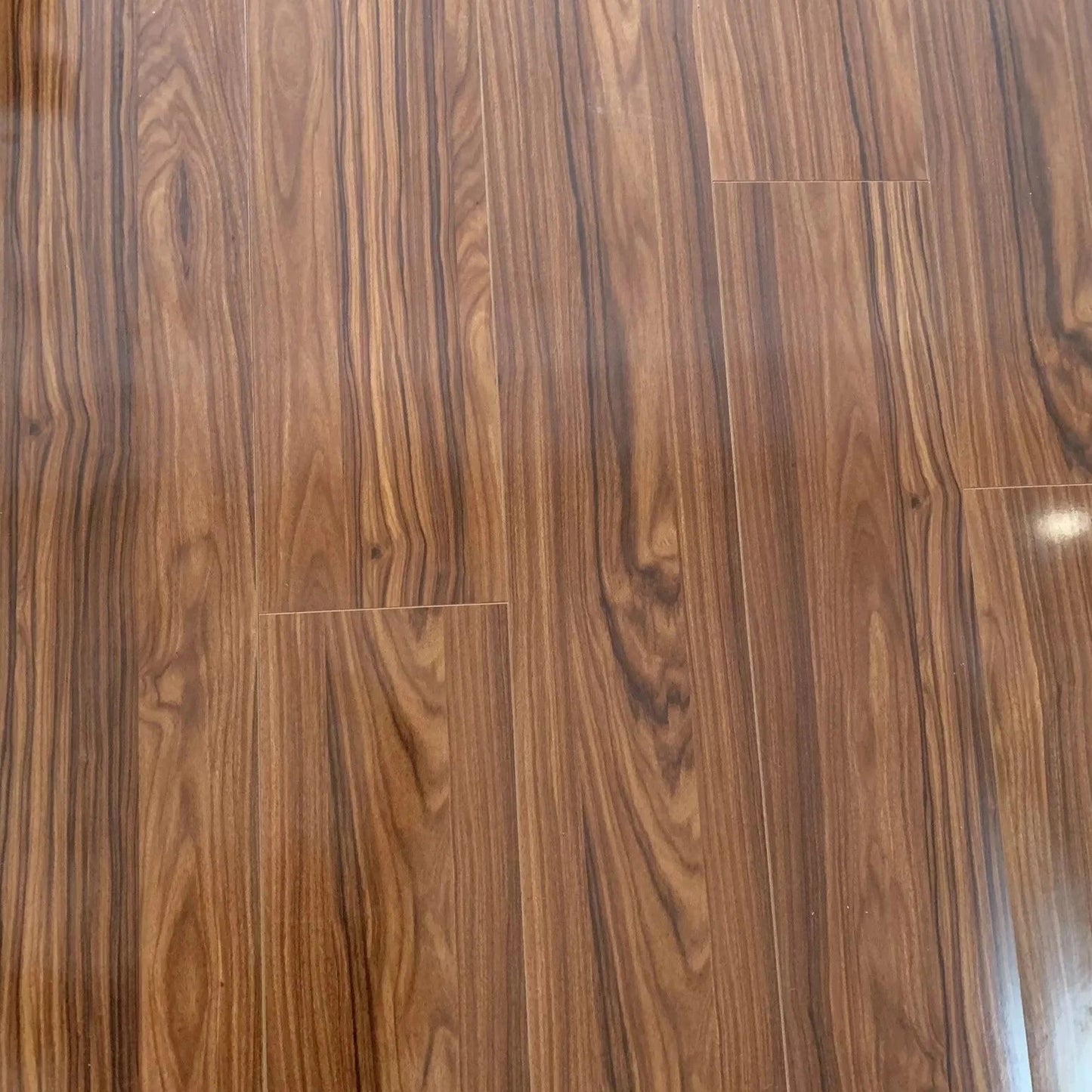 high-gloss-venetian-8mm-laminate-flooring-3