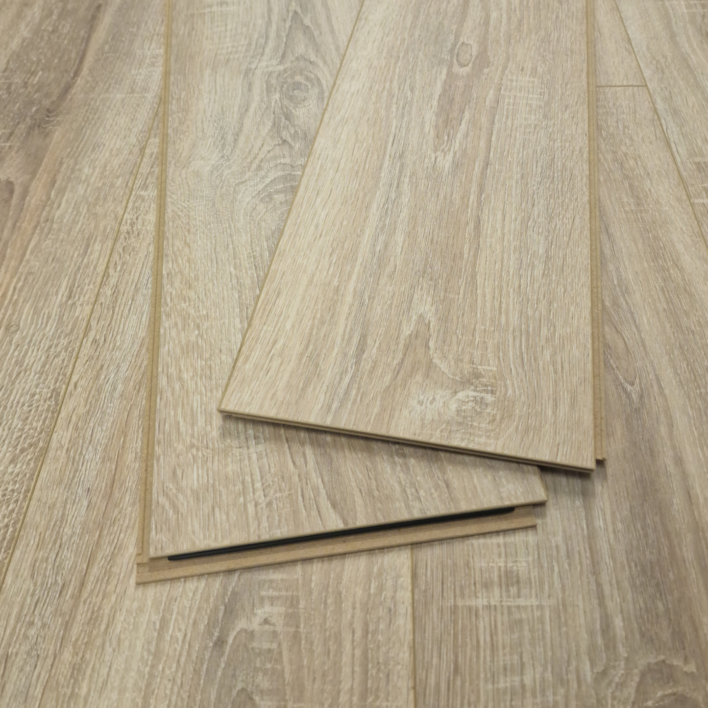 Waterproof Luxury Caramel Oak 8mm Laminate Flooring