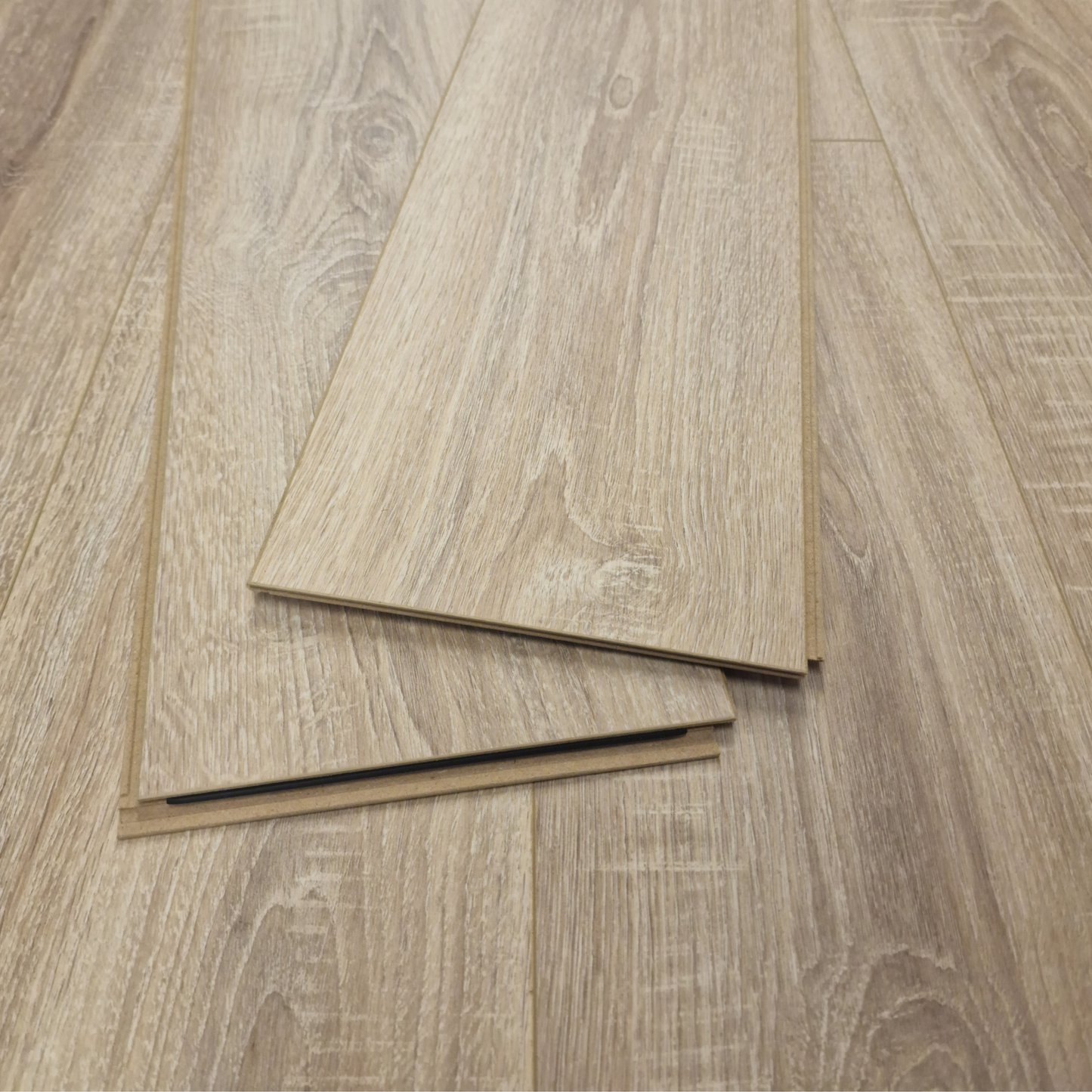 Waterproof Luxury Caramel Oak 8mm Laminate Flooring