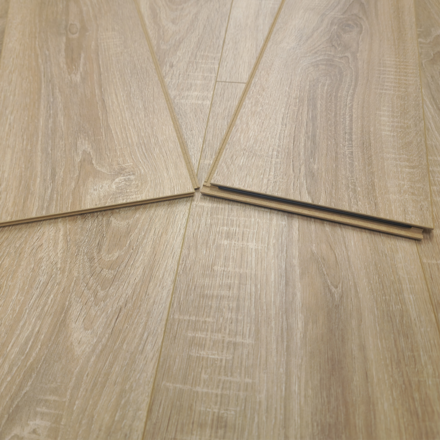 Waterproof Luxury Caramel Oak 8mm Laminate Flooring