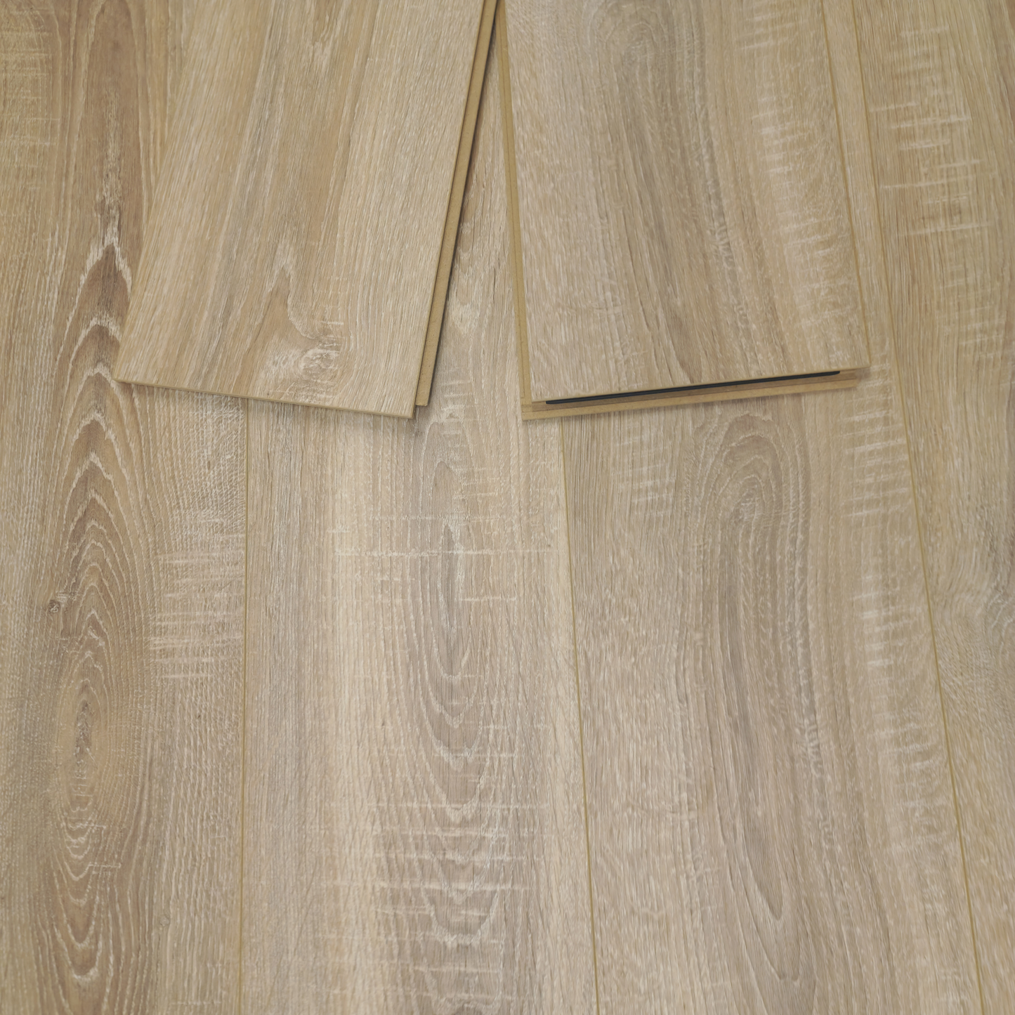 Waterproof Luxury Caramel Oak 8mm Laminate Flooring