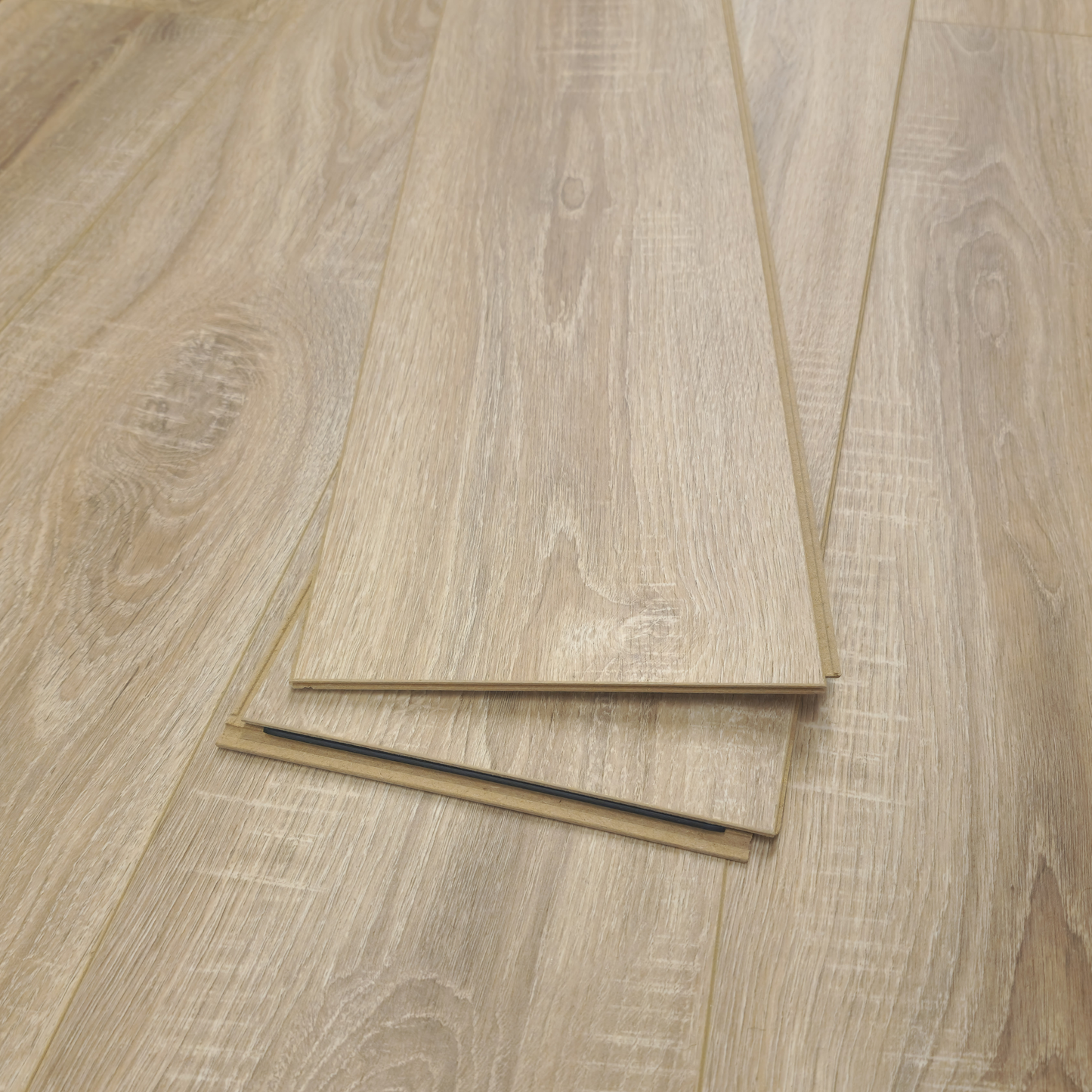 Waterproof Luxury Caramel Oak 8mm Laminate Flooring