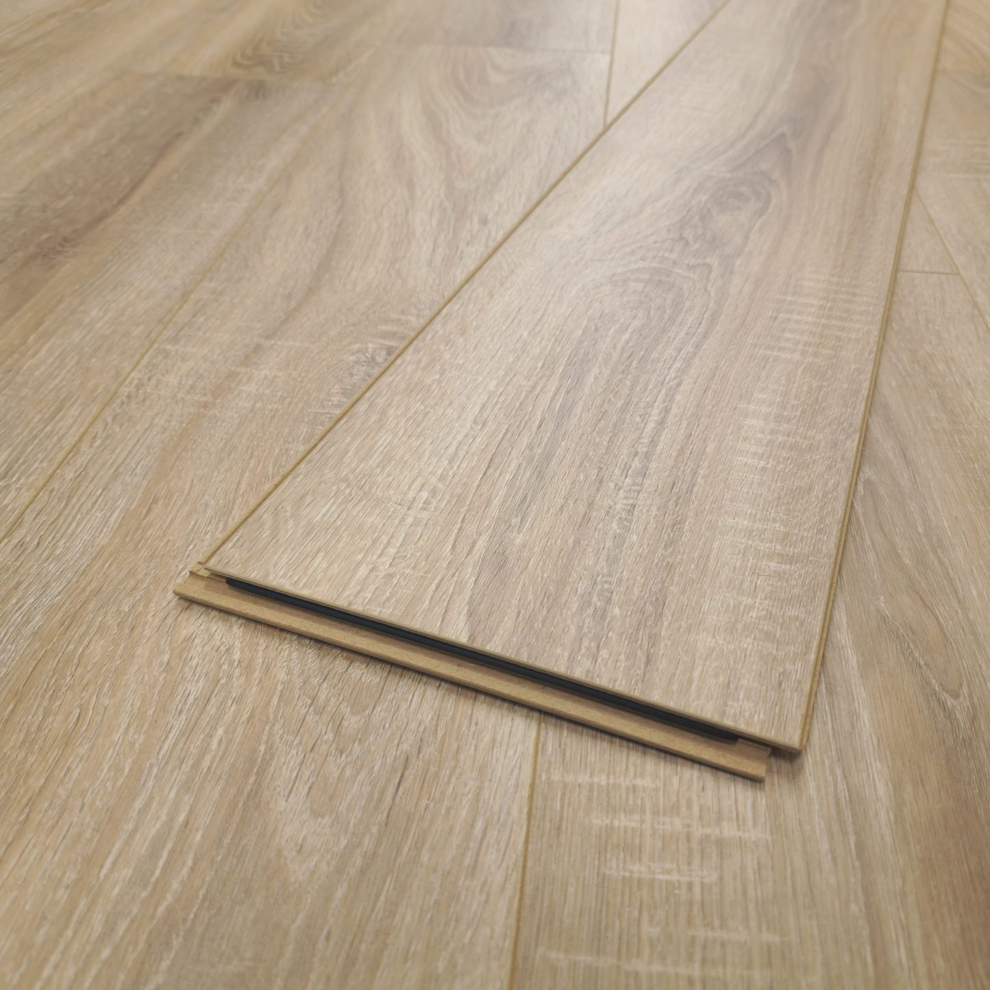 Waterproof Luxury Caramel Oak 8mm Laminate Flooring