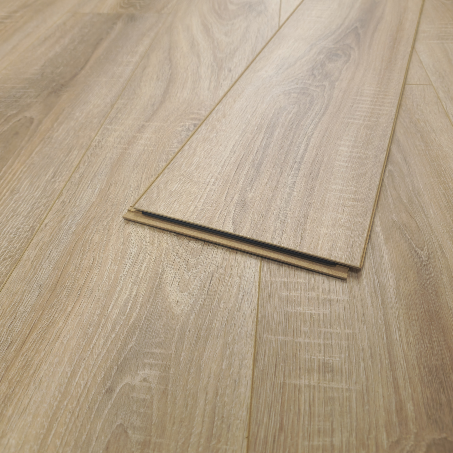 Waterproof Luxury Caramel Oak 8mm Laminate Flooring