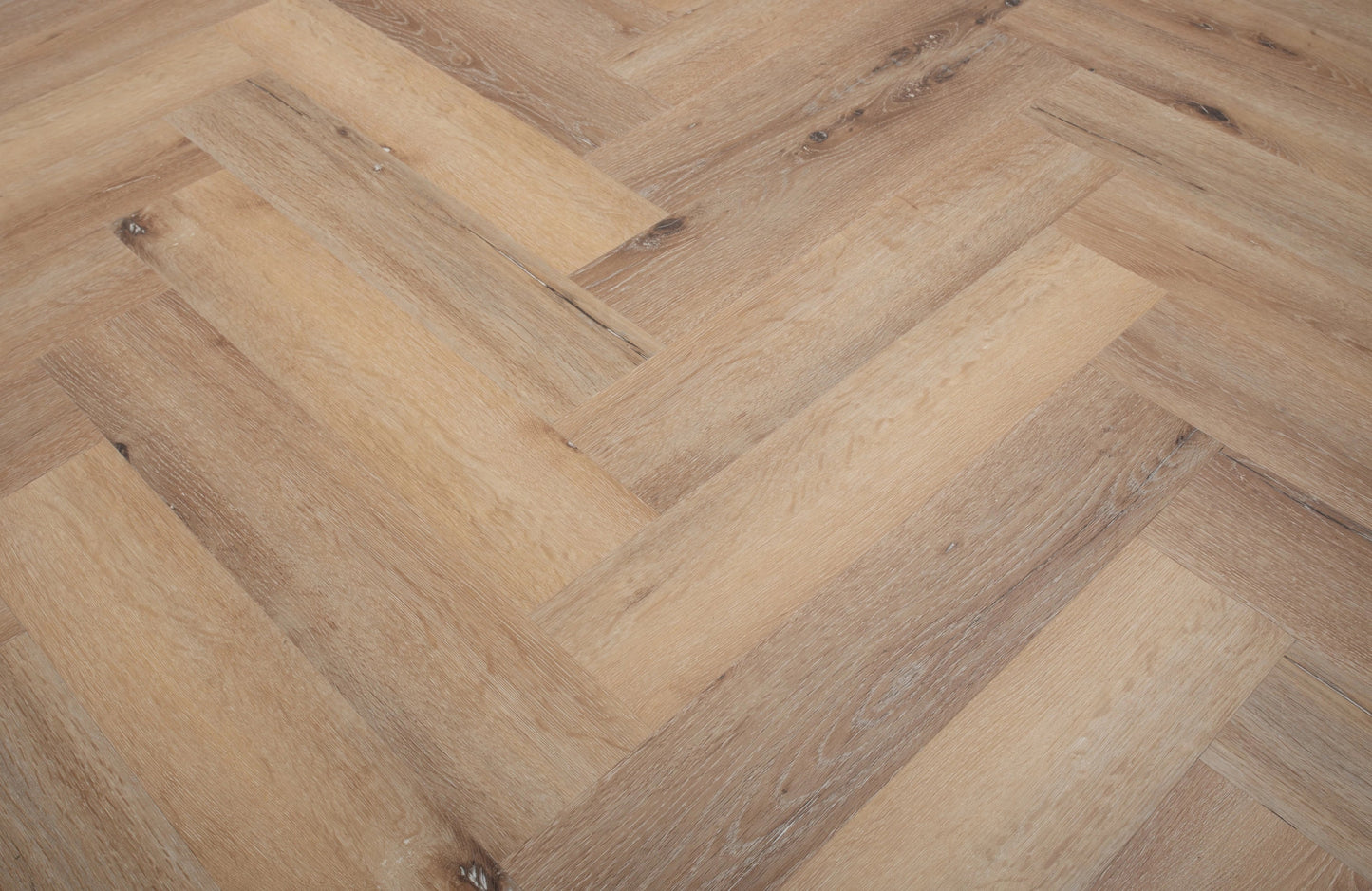 Waterproof Amber Oak Herringbone LVT Rigid Core SPC Click Luxury Vinyl Tile Flooring