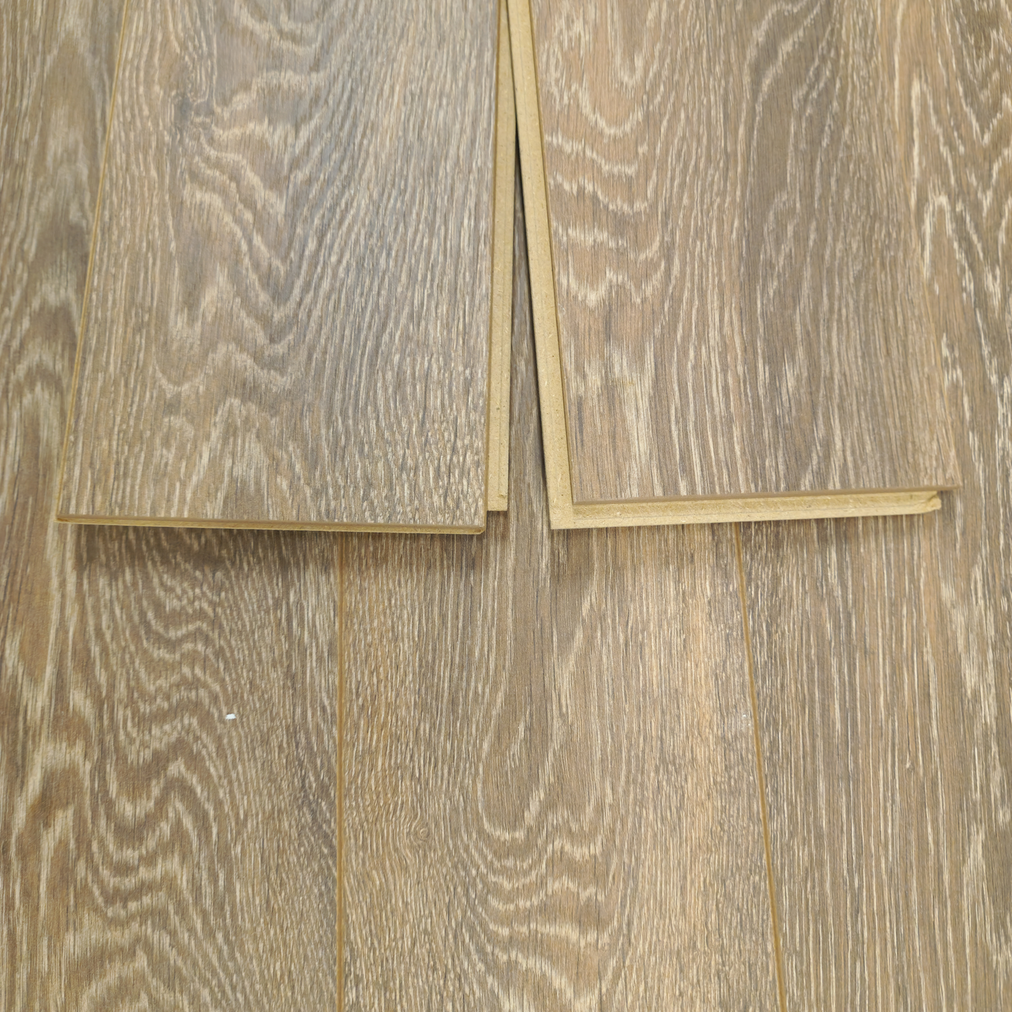 Waterproof Luxury Frostwood Oak 12mm Laminate Flooring
