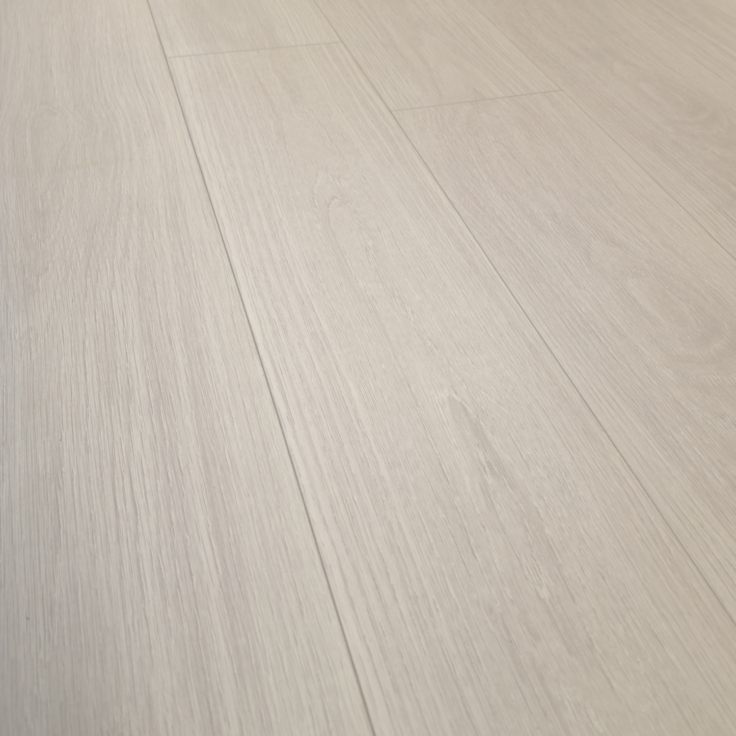 Waterproof Luxury Brightwood Oak 8mm Laminate Flooring