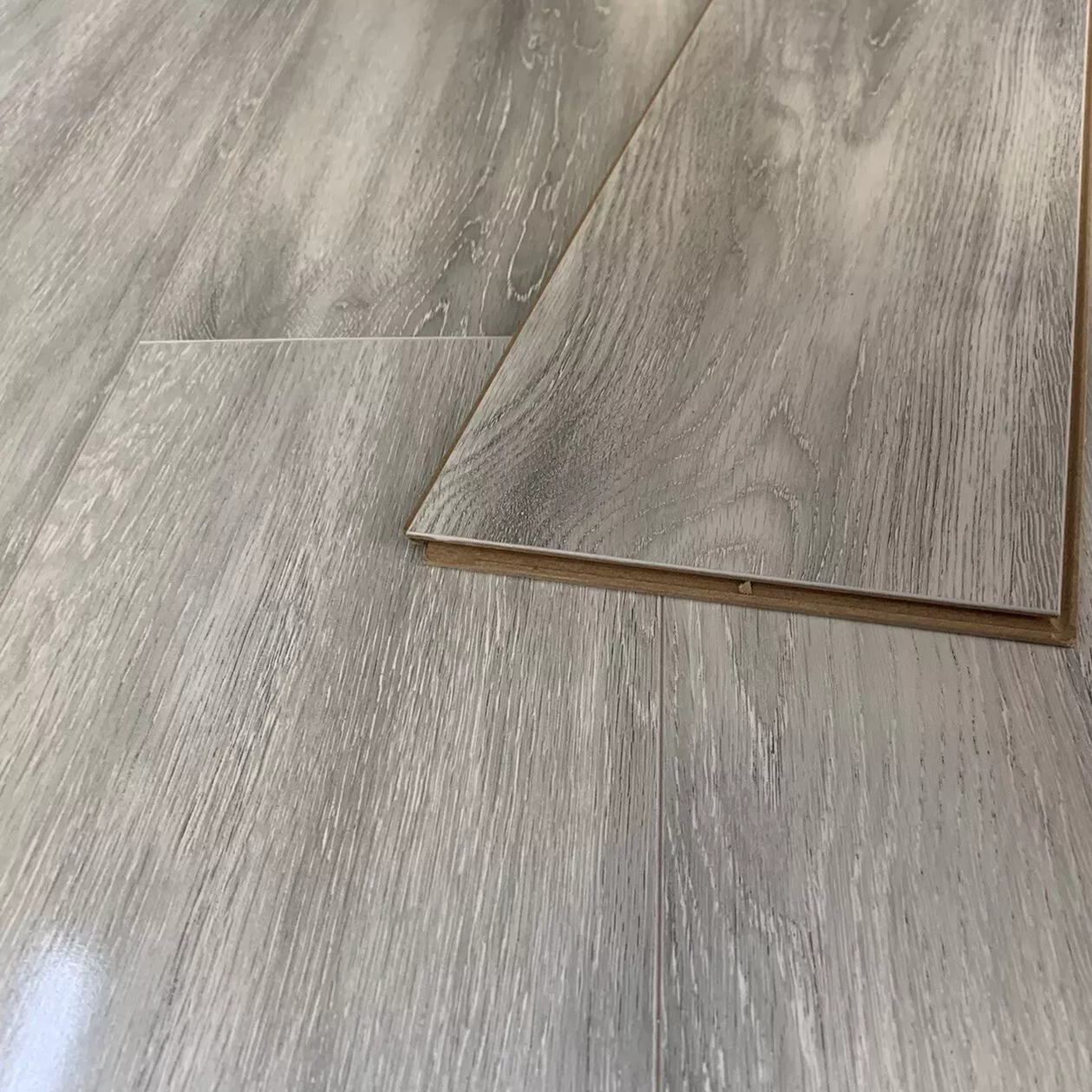 High Gloss Ice 8mm Laminate Flooring